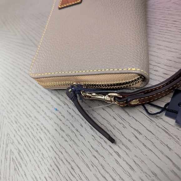 DOONEY AND BOURKE LARGE WALLET - Picture 4 of 11